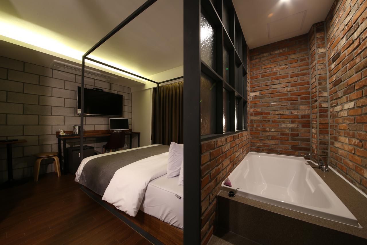 Hotel Chicago Чангуон Екстериор снимка